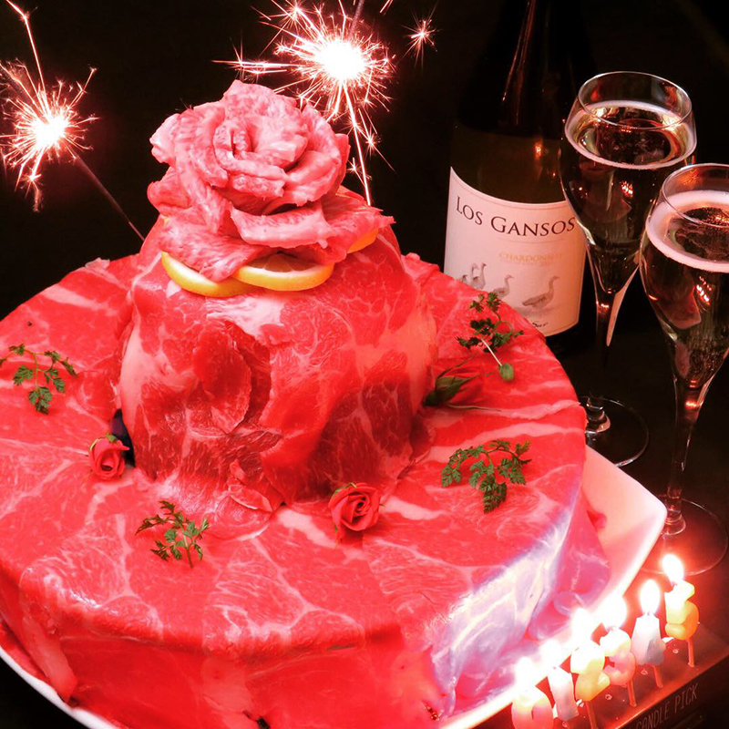 圧巻のビジュアル!あか牛の肉ケーキ!単品でも注文可能!前日までの要予約